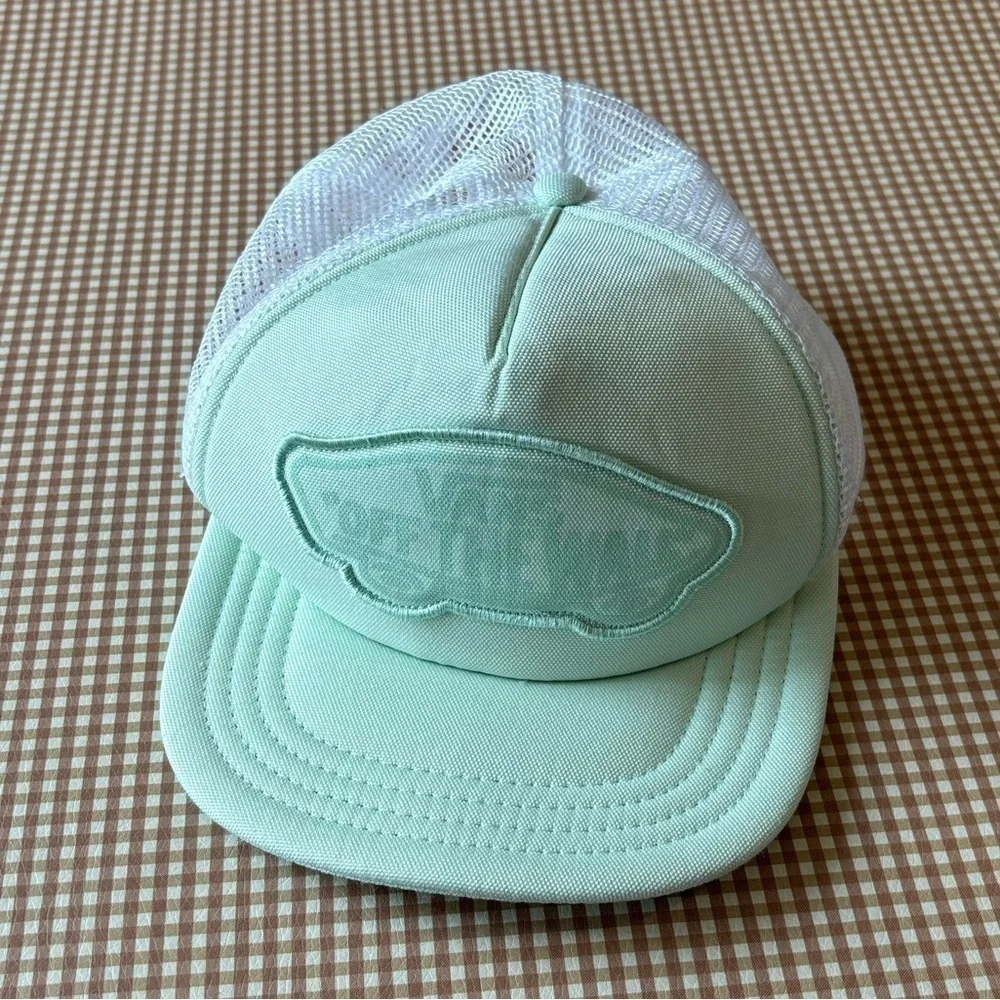 VANS‎ BEACH GIRL TRUCKER HAT CAP. Color mint and white. One size